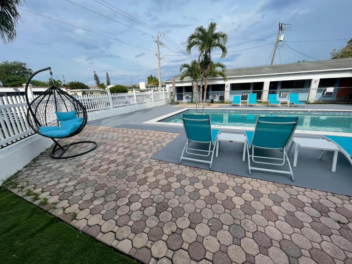 Hollywood Gardens Inn & Suites Экстерьер фото