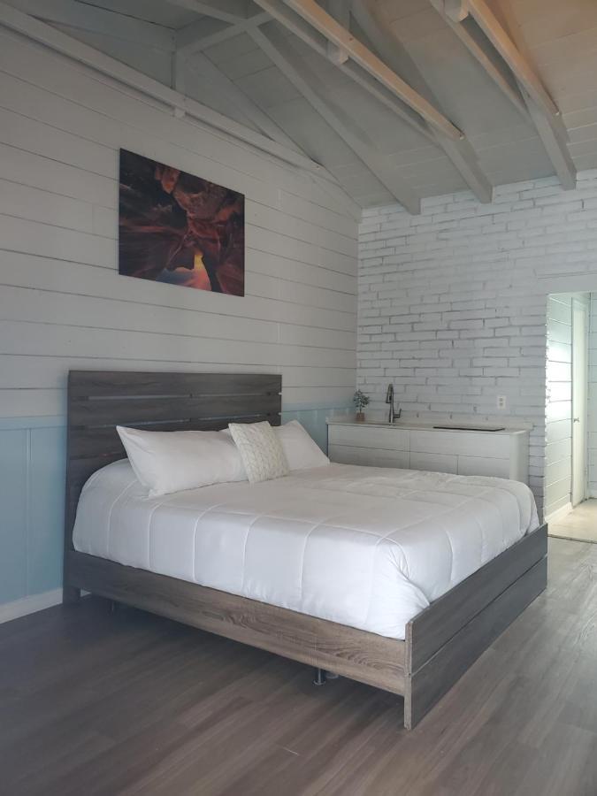 Hollywood Gardens Inn & Suites Экстерьер фото