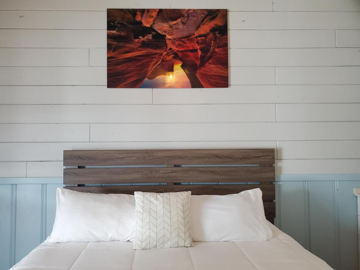 Hollywood Gardens Inn & Suites Экстерьер фото