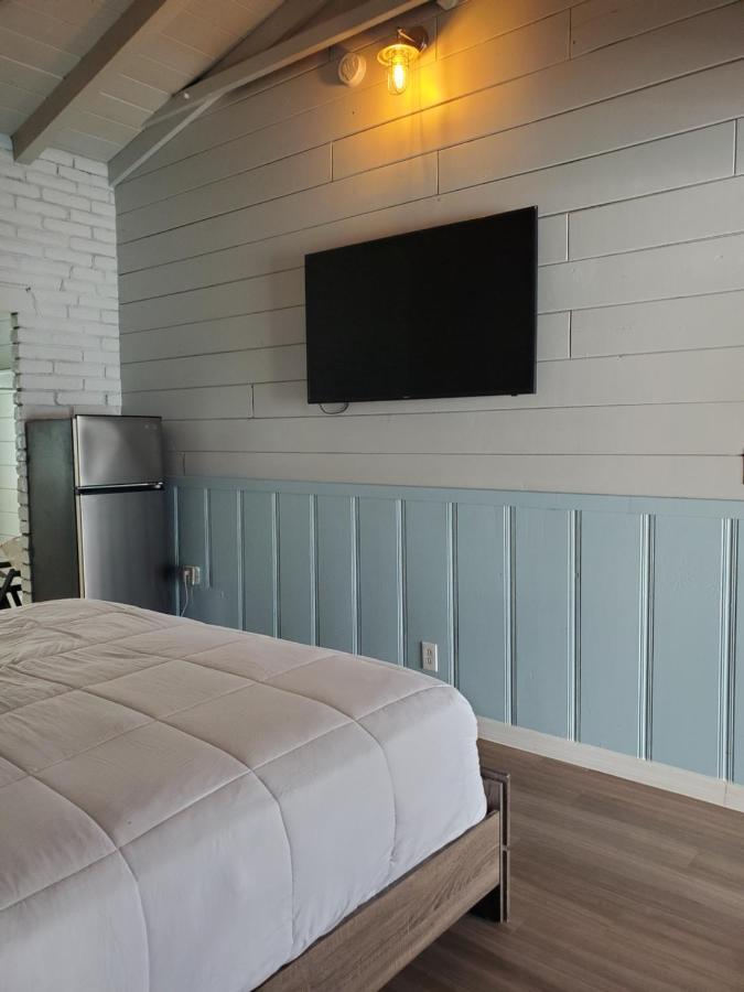 Hollywood Gardens Inn & Suites Экстерьер фото